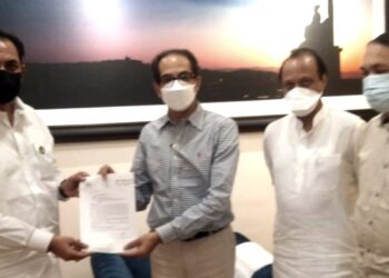 मुख्यमंत्र्यांच्या दरबारात अमळनेरच्या आमदाराचे साकडे