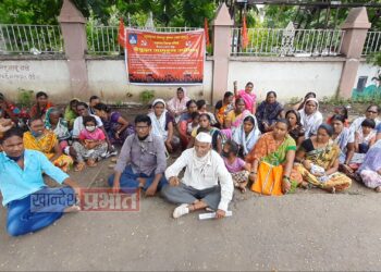 घरकुल मागणीसाठी लाल बावटाचे आमरण उपोषण