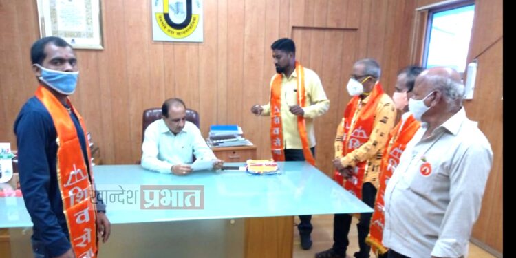 शिवाजीनगर पटेलवाडी येथील रस्ता दुरुस्ती संदर्भात निवेदन