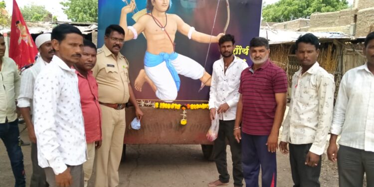 कळमसरे येथे जागतिक आदिवासी दिन उत्सवात साजरा