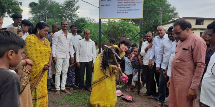 हेडावे येथे मूलभूत सुविधा योजने अंतर्गत विकास कामास सुरवात