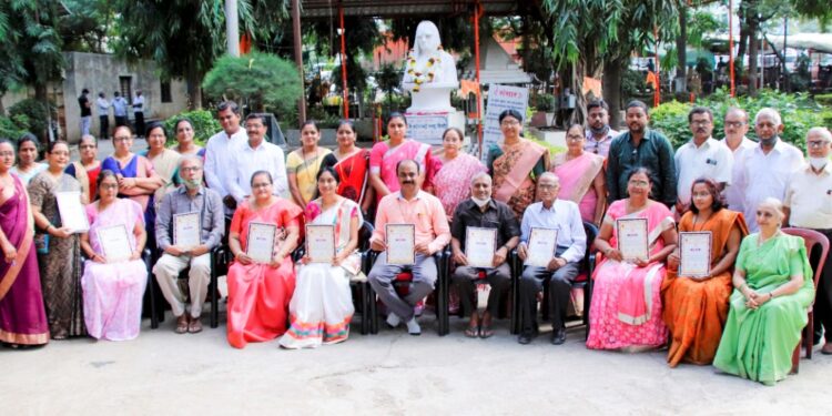 कवयित्री बहिणाबाई चौधरींच्या जयंतीनिमित्त महापौरांच्या हस्ते कविरत्न पुरस्काराचे वितरण