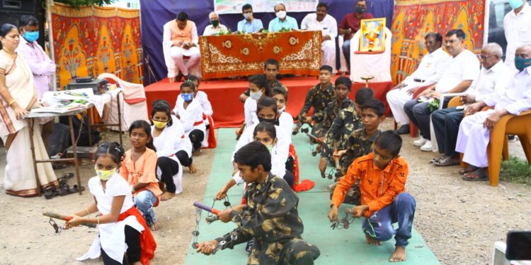 निःस्वार्थ जनसेवा प्रतिष्ठानतर्फे स्वातंत्र्य दिनानिमित विद्यार्थ्यांच्या कला गुणांचा आविष्कार