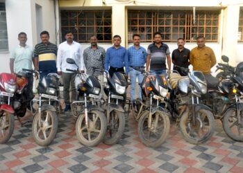 अट्टल मोटरसायकल चोरटा अडकला स्थानिक गुन्हे शाखेच्या जाळ्यात