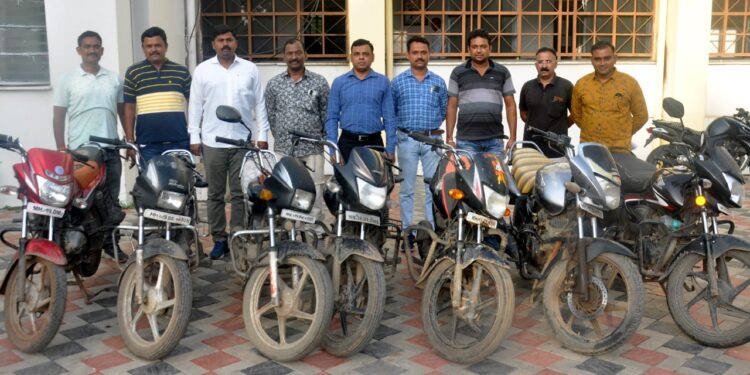 अट्टल मोटरसायकल चोरटा अडकला स्थानिक गुन्हे शाखेच्या जाळ्यात