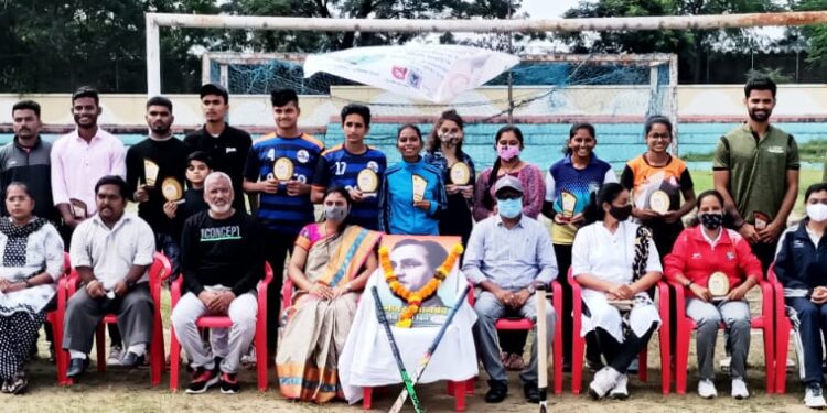 राष्ट्रीय क्रीडा दिनानिमीत्त राष्ट्रीय व आंतरराष्ट्रीय खेळाडूंचा सत्कार