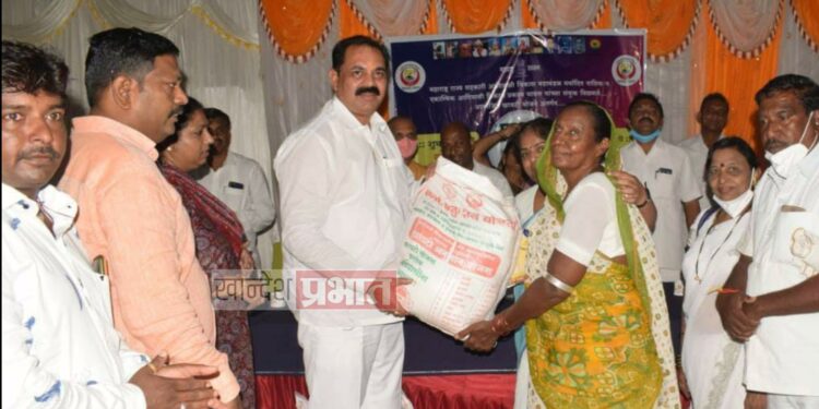 अमळनेर तालुक्यात आदिवासी खावटी योजनेचा शुभारंभ