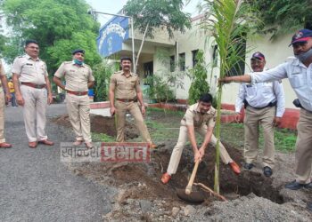 पोलिस कर्मचाऱ्यांचे वृक्षप्रेम