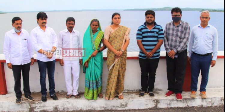 वाघूर धरणाचे जलपूजन तांबे दाम्पत्याच्या हस्ते संपन्न