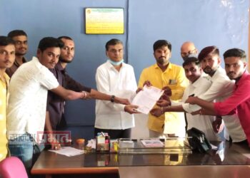 कोरोना महामारीत पालक गमावलेल्या विद्यार्थ्यांच्या शिक्षणासाठी राष्ट्रवादीचे निवेदन