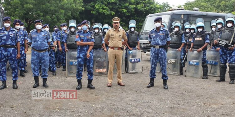 गणेशोत्सवाच्या पार्श्वभूमीवर अमळनेरात पोलिसांचे पथसंचलन