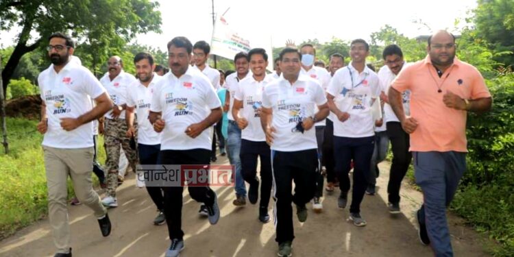 स्वातंत्र्याच्या अमृत महोत्सावानिमित्त आयोजित ‘फिट इंडिया फ्रीडम रन’ मध्ये धावले जळगावकर