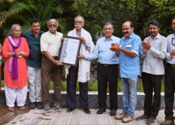 परिवर्तनतर्फे डॉ. भालचंद्र नेमाडे यांचा सत्कार