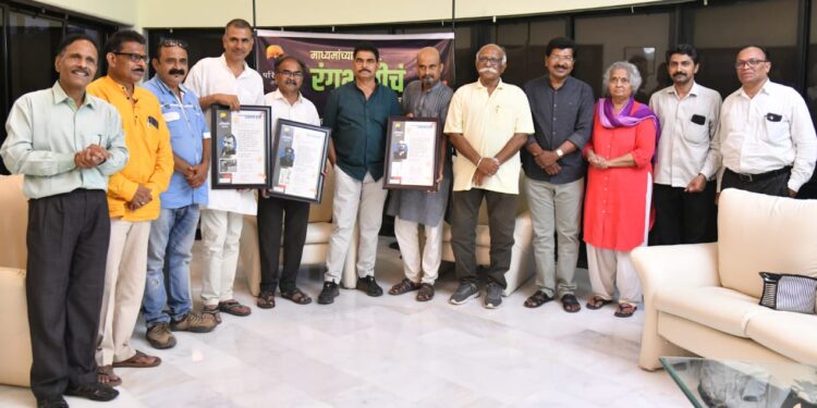 माध्यमांतरामुळे साहित्य जनसामान्यांपर्यंत पोहचतं – मान्यवरांचा सूर