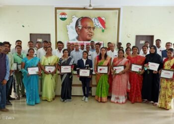 राष्ट्रवादी काँग्रेस शिक्षक महानगर आघाडीतर्फे शिक्षकांचा सत्कार