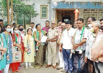 अभिनेत्री कंगना रणावत वर देशद्रोहाचा गुन्हा दाखल करण्याची मागणी