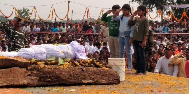 वीरजवान मंगलसिंह परदेशी यांच्यावर शासकीय इतमामात अंत्यसंस्कार