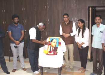 गोदावरी फाऊंडेशनतर्फे महापरिनिर्वाणदिनानिमित्‍त महामानवाला अभिवादन