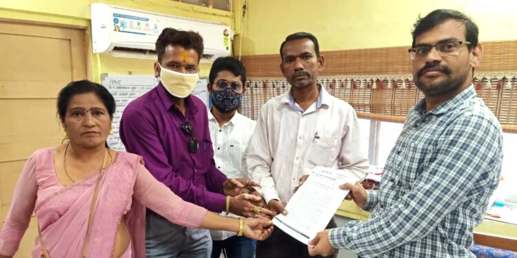 जनावरांच्या ‘लाळ खुरपत’ रोगावर नियंत्रणच्या मागणीसाठी ग्रामीण तालुका ग्रामीण काँग्रेस कमिटीचे निवेदन