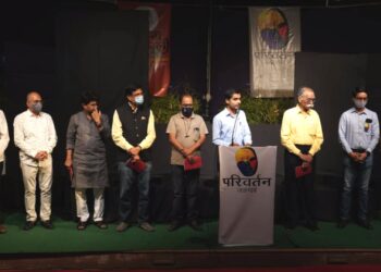 अहिराणी कथाकथन व एकपात्री प्रयोगाने रसिक भारावले