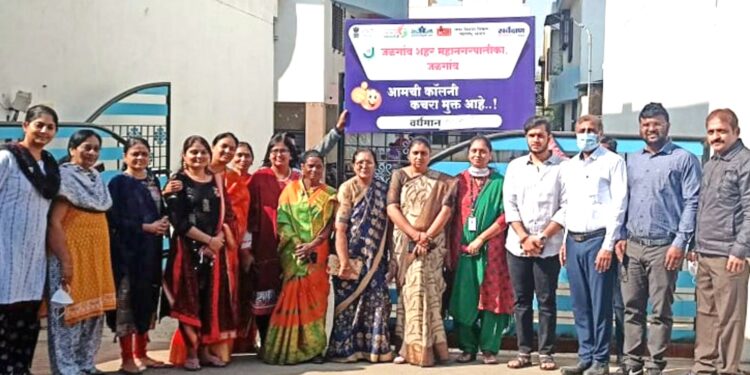 ‘आमची कॉलनी कचरामुक्त’ अभियान राबविणार्‍या रहिवाशांचा महापौरांच्या हस्ते सत्कार