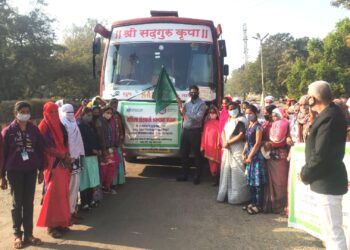 वनपट्टे धारक आदिवासी शेतकरी महिलांची अभ्यास सहल