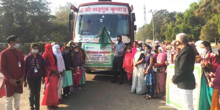 वनपट्टे धारक आदिवासी शेतकरी महिलांची अभ्यास सहल