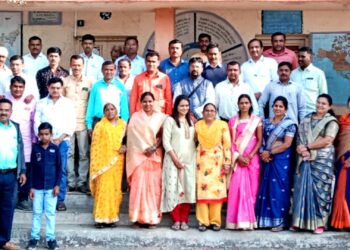 स्नेहमेळाव्यात माजी विद्यार्थ्यांच्या जुन्या आठवणींना उजाळा