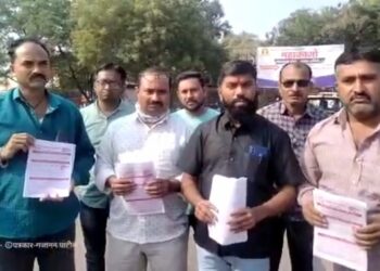 अमळनेर आगारातील एसटी कर्मचारी विलीनीकरणावर ठाम VIDEO