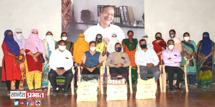 जैन इरिगेशनतर्फे एसटी कर्मचाऱ्यांना स्नेहाची शिदोरी वाटप