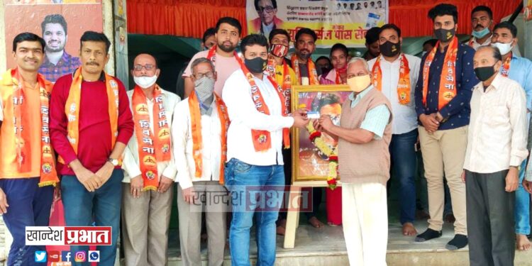 युनिव्हर्सल पास सेवा कक्षाला नागरिकांचा उत्स्फूर्त प्रतिसाद