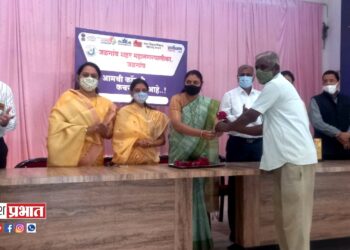 स्वच्छ सर्वेक्षण २०२२ नुसार कचरामुक्त कॉलनी उपक्रमाअंतर्गत महापौरांनी केला नागरिकांचा सन्मान