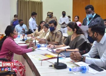 ‘महिला आयोग आपल्या दारी’ उपक्रमात अध्यक्षा रुपाली चाकणकर यांनी घेतली जनसुनावणी