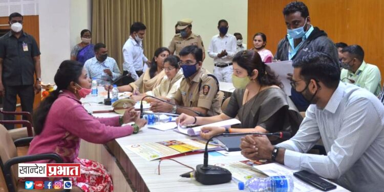 ‘महिला आयोग आपल्या दारी’ उपक्रमात अध्यक्षा रुपाली चाकणकर यांनी घेतली जनसुनावणी