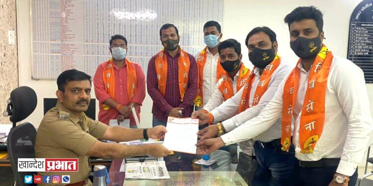 विकास कामांचे बॅनर फाडणाऱ्या अज्ञातांवर कारवाईची युवासेनेची मागणी