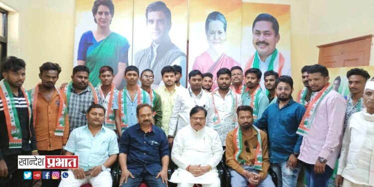 तरूणांनी केला काँग्रेस पक्षामध्ये प्रवेश