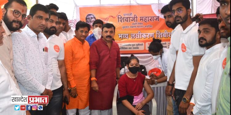 शिव जयंती निमित्त युवासेने तर्फे २०७ नागरिकांचे लसीकरण