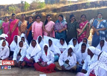 अमळनेर महिला मचंच्या माध्यमातून महिला स्वच्छता कर्मचाऱ्यांना मायेची ऊब