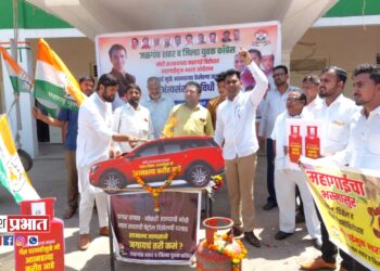 इंधन दरवाढ विरोधात युवक काँग्रेसचे अनोखे आंदोलन