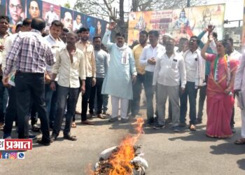 जामनेरात वकील सदावर्ते यांच्या प्रतीकात्मक पुतळ्याचे दहन