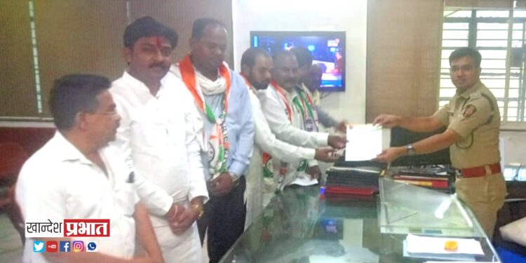 राज ठाकरेंवर कायदेशीर कारवाई करण्याची मागणी