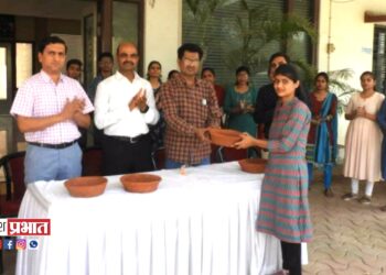 गोदावरीत पशू-पक्षांना पाणी पिण्यासाठी परळ वाटप