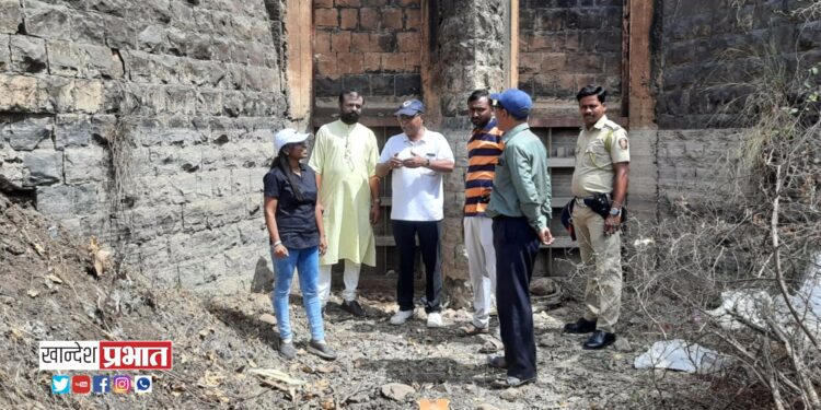 अंबरझरा तलावाच्या गेटची आयुक्त डॉ. विद्या गायकवाड यांनी केली पाहणी