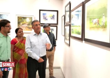 सचिन मुसळे यांच्या ‘प्रतिबिंब’ चित्रप्रदर्शनाला उद्योजक अशोक जैन यांची भेट