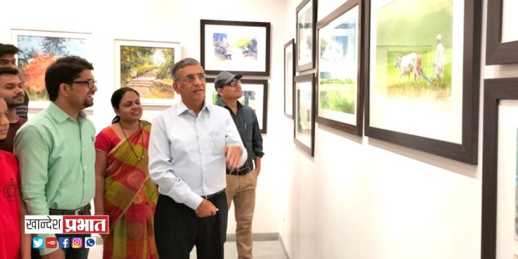 सचिन मुसळे यांच्या ‘प्रतिबिंब’ चित्रप्रदर्शनाला उद्योजक अशोक जैन यांची भेट