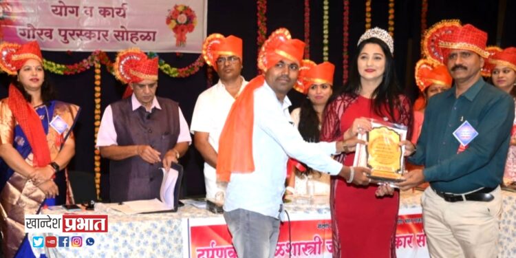 कमलाकर माळी यांना दर्पणकार बाळशास्त्री जांभेकर समाज गौरव पुरस्कार प्रदान