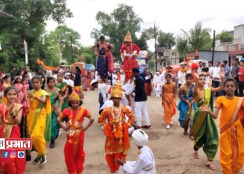 आषाढी एकादशी निमित्त अवतरले साक्षात विठ्ठल रुखमाई