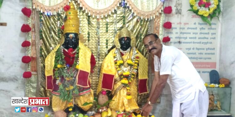 विट्ठल रुक्मिणी मंदिरात मान्यवरांच्या हस्ते पूजा संपन्न