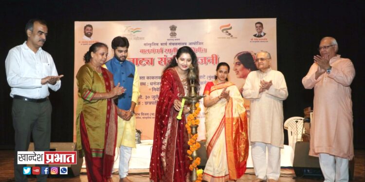 नाट्य संगीत रजनी सुरेल मैफलीने रसिक तल्लीन