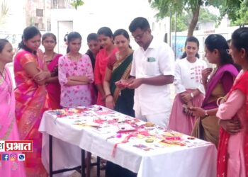 राखी प्रात्यक्षिक कार्यशाळेत पालकांचा उत्स्फूर्त सहभाग